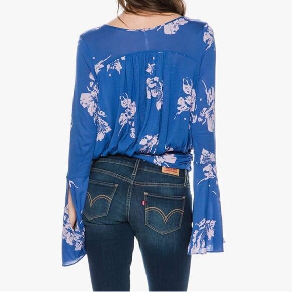 NWOT Free People Women’s Fiona Cobalt Blue Floral Print Bell Sleeve Top - Picture 4 of 11